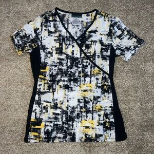 Cherokee Black and Yellow Strike Design Fitted Women’s Scrub Top size XS